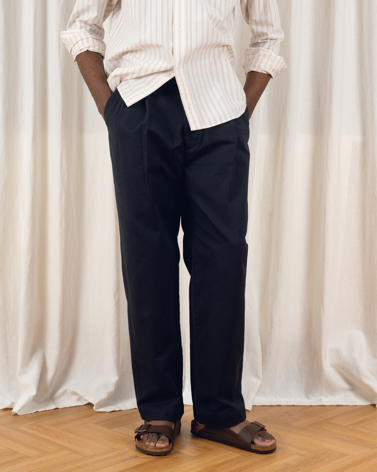 DAVID TWO PLEATED WIDE CHINO : NAVY